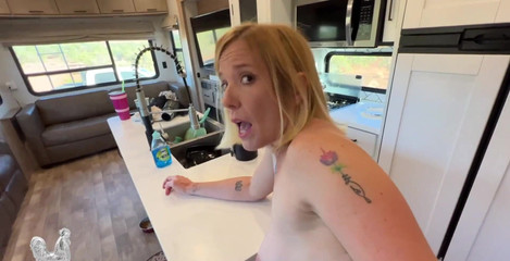 Jane Cane: Hopa mama mea vitregă triplat pe pula mea!