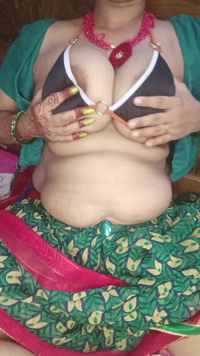 Kavita suman: I Want Big Black Dick. Indian BBW Wife Saree Dance...