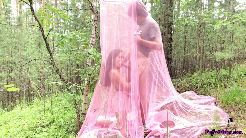 PerfectHelen: Babe blowjob, schwanz und doggystyle im freien im zelt