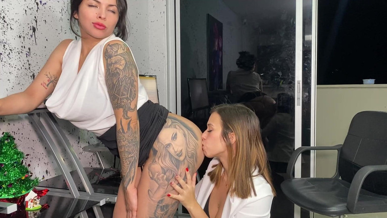 Katty Blake: Lesbické jídlo na zadky v kanceláři