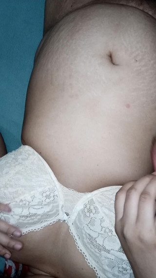 Yasmeen: Cowok ini ngentot bajuku