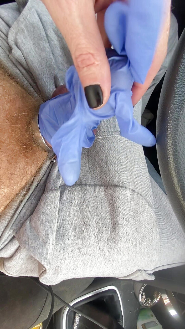 KinkMitch: Дрочит головой в машине