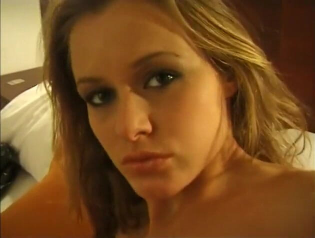 Flash Model Amateurs: She is so sexy that he needs to enjoy in...
