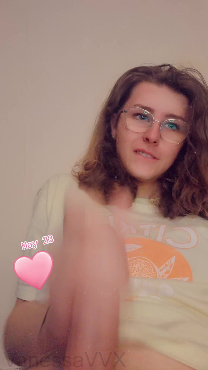 VanessaVVX: Vanessa fa un enorme casino su di se stessa e...