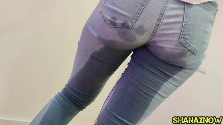 Shanaxnow: Meando en apretado blue jeans empapados bragas mojados pantalones