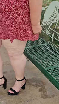 Fat Woman Met Black Man at the Bus Stop, Took Him Home, Jerk off His Cock and Empty His Cum Her Pussy & Used It to Masturbate