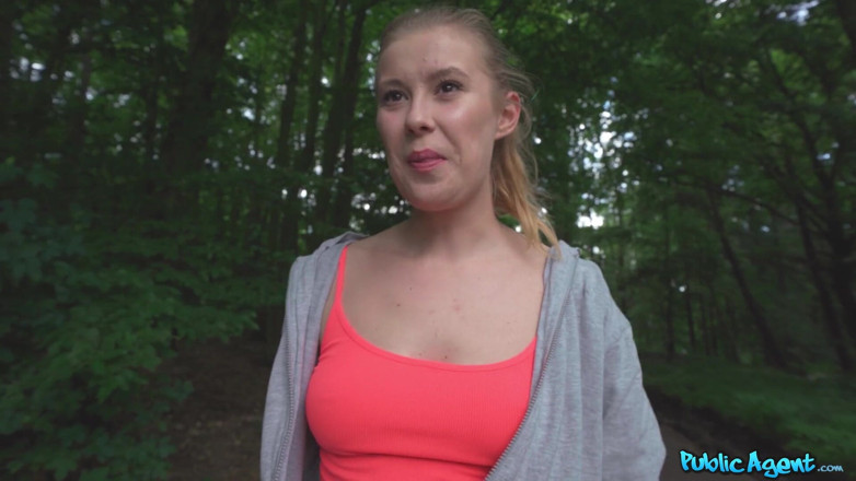 Public Agent: Agent - une coureuse en legging moulant se fait baiser et...