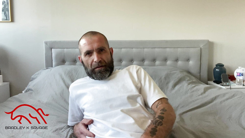 Bradley K Savage: Словесный папочка требует, чтобы его подмышки вылизали подчистить покорное дно