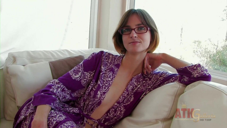 ATKIngdom Fans: Tight and Slim Jay Taylor Looks Hot in Her Glasses...