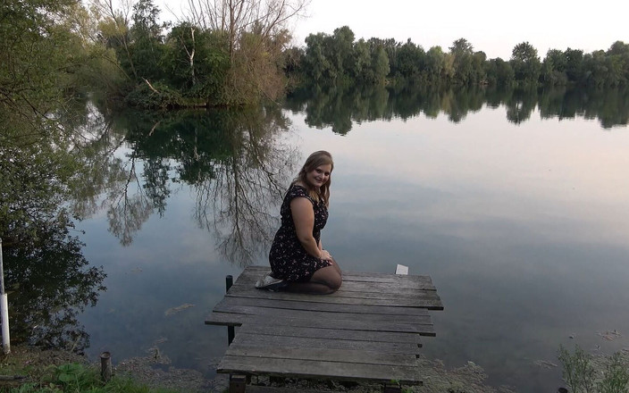 Lina Mila: 粉丝认出我!!在湖边自发的户外粉丝快速性爱！