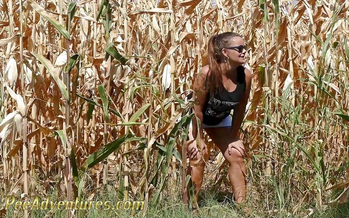 Pee Adventures: Pee in a corn field