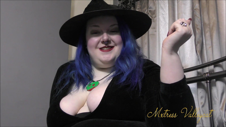 Mxtress Valleycat: Yule be kissing my festive feet