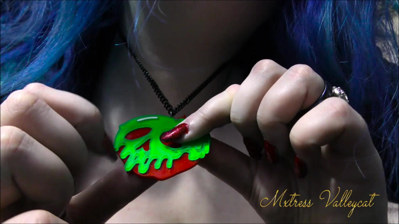 Mxtress Valleycat: Glitter nail tapping - Don't forget who i am