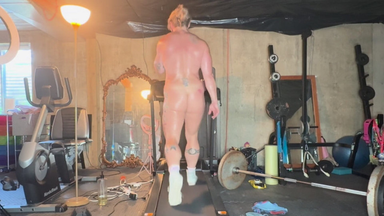 Ecko Belle: Naked Treadmill Workout