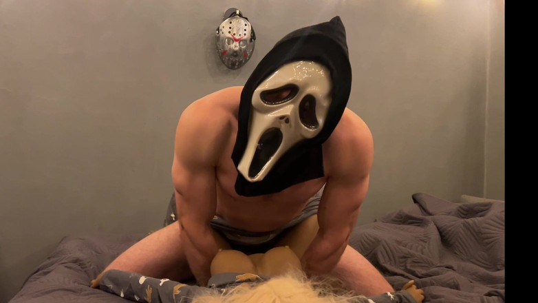RyslanErotica: Il cattivo mascherato scopa una bambola del sesso ad Halloween!