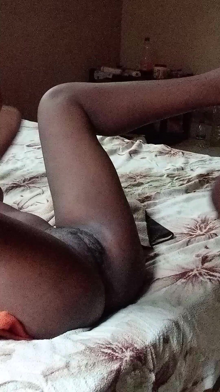 Londiq girls: 浮気する妻が隣人とセックス、10インチの巨大な黒いペニス、胸に大量の射精