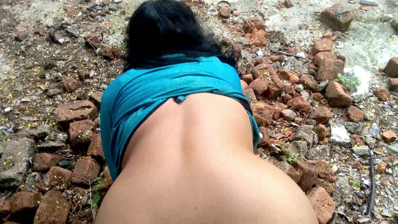 QueenSonali: Bố đụ dì trong rừng