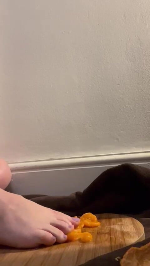 MeandMrs: Çıplak ayak ezme ve turuncu