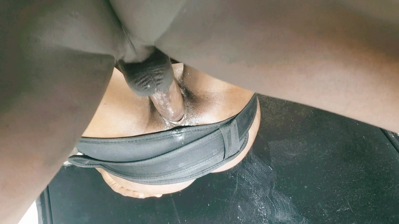 Ebony-forever69: 狂野的重口味操她在性摇摆泰山丛林风格