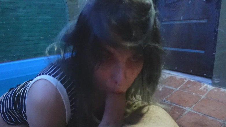 HardcoreC69: Trénování svazování mé otrokyně teen trans holky s lepicí páskou....