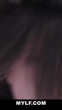 Vollbusige blondine wird aggressiv in pOV gefickt