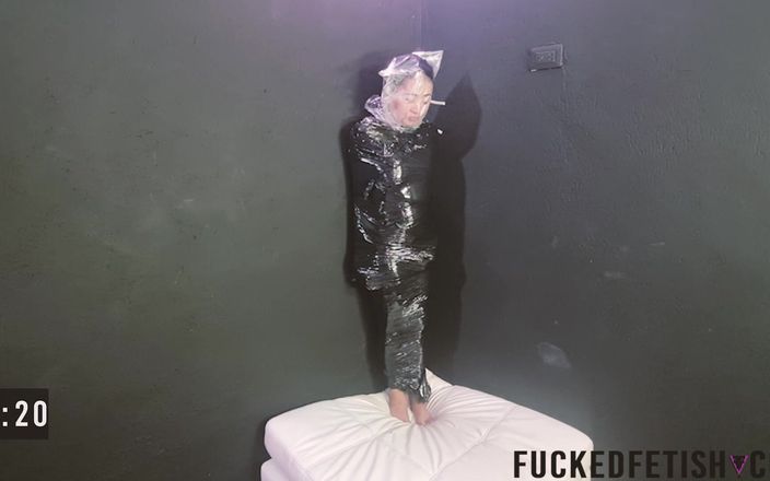 Fucked fetish: Moni Lee за кулисами, первая мумификация с дыханием, игра с пловцом в мешке