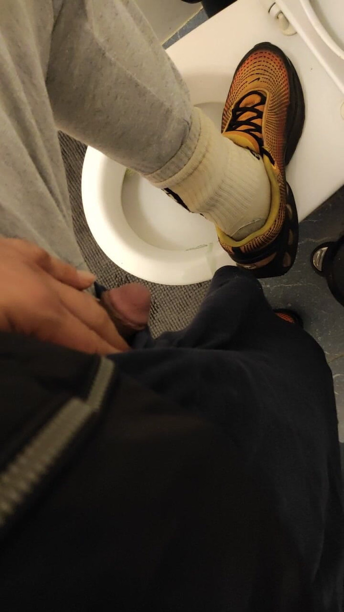 SmokedAlloy2: Dirtyjunkbro in bagno pieno di piscio, calzini puzzolenti e scarpe...