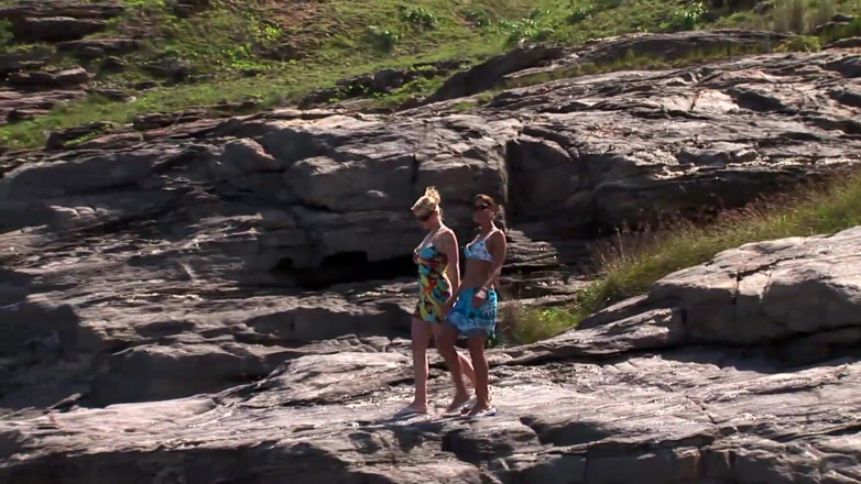 Lesbian Illusion: Sexo lésbico al aire libre