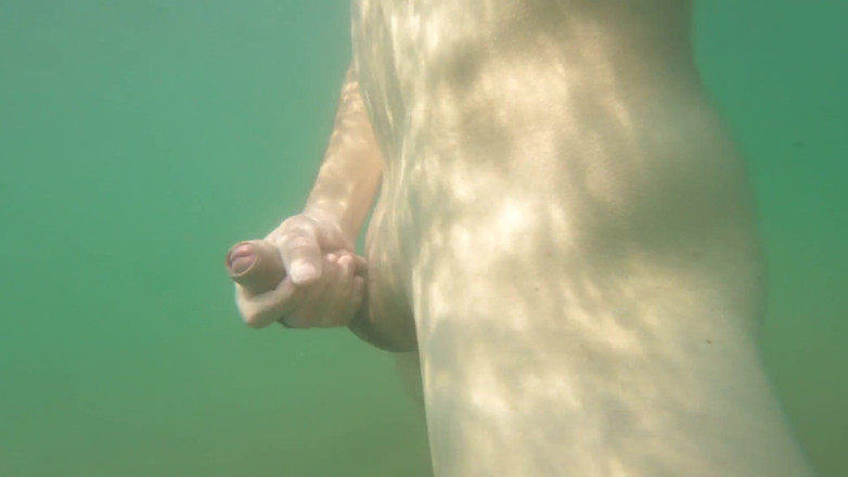 Cool Body: 공공 해변에서 알몸으로 느끼는 즐거움을 위해 사정