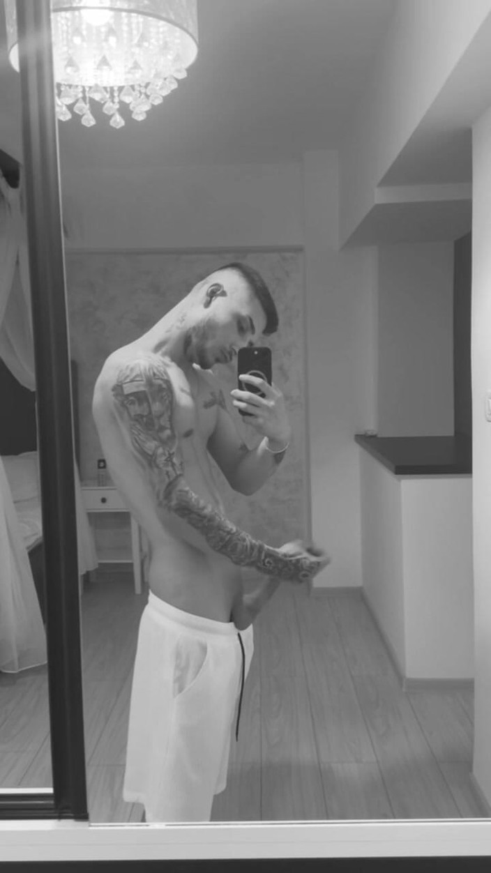 Laur: Çok kötü sikişiyorum