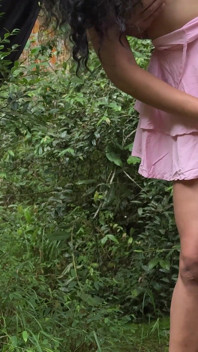 Boeren-MILF flirt met me op de kermis en we ontmoeten elkaar in het bos