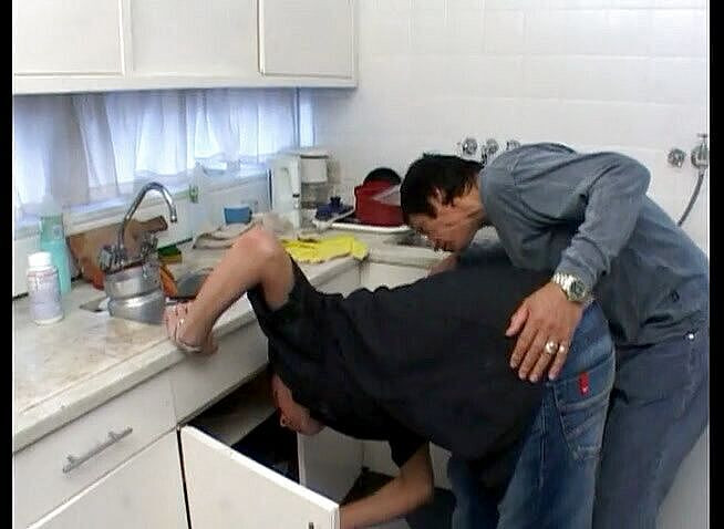 Bareback TV: 厨房里的热辣性爱