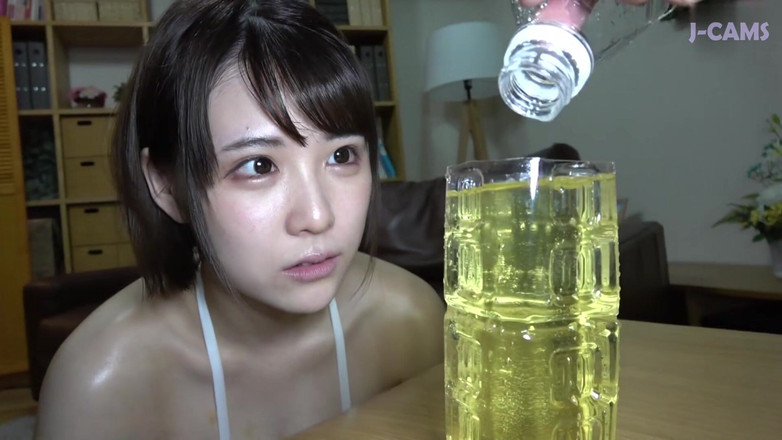 J-Cams: Lei si arrende al momento, una dolce bellezza persa nelle...