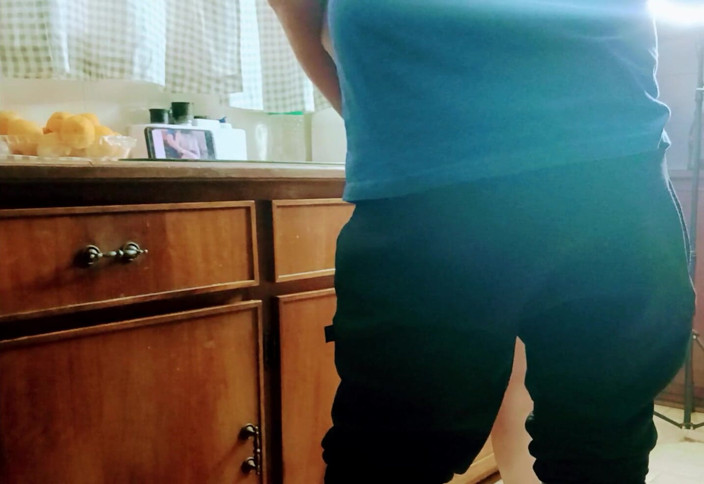 MysticBella: Hotwife likes to fuck my friends