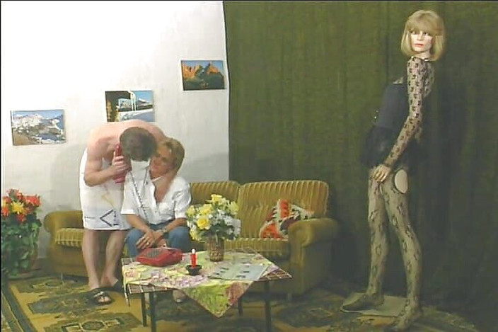 Deutsche Camgirls: Stara niemiecka babcia demoluje jej tyłek