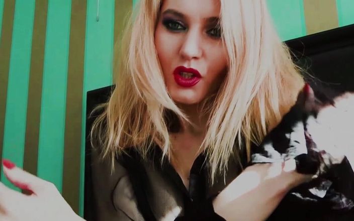 Goddess Celine: Доминирование в колготках