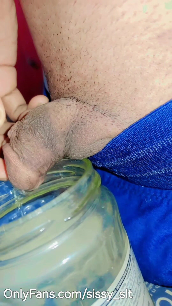 Sissy Bisexual: Najmniejszy dick kiedykolwiek Sissy Femboy Masturbacja i sikanie