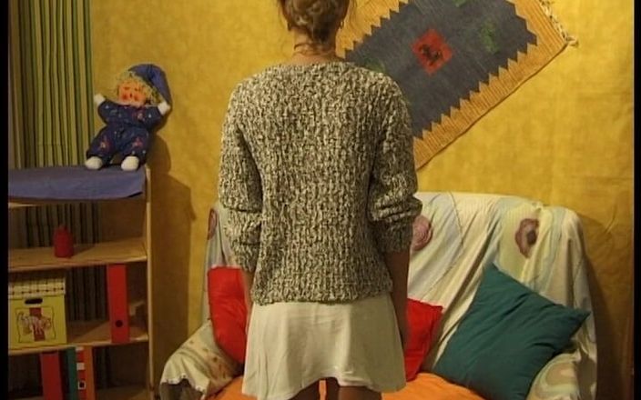 YOUR FIRST PORN: Komm Und Wichs Mit Mir - Jaquelin Vino și masturbează-te cu mine -...