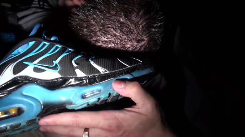 Sneaker Sex Kinky: Dominación de zapatillas en crucero para chico malo