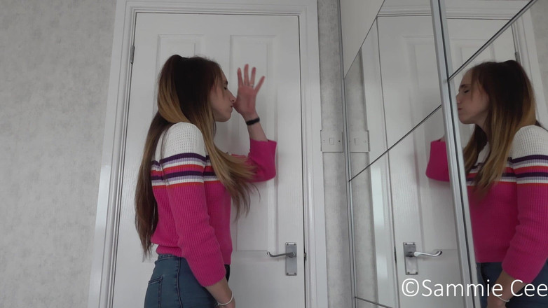 Sammie Cee: ジーンズに閉じ込められて、尿を濡らし、絶望