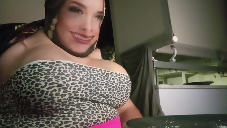 Greek cross lovers: Na balkóně v Sevven o hodině ráno s rozlitím prsou