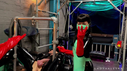 Lady Valeska: Latex nurses fist their gimp