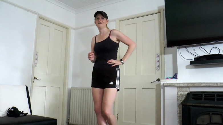 Britishmilf: ลูกเลี้ยงเย็ดตูดเหงื่อโชกของแม่เลี้ยง