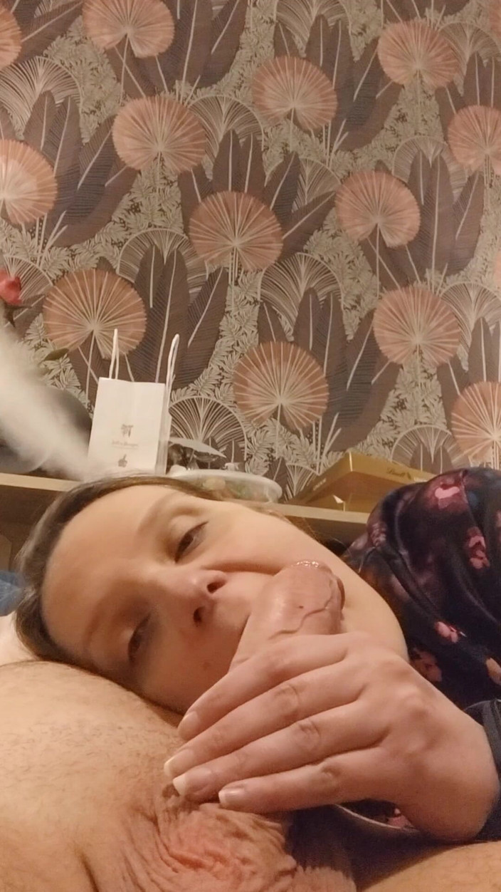 Titi77: Ssie i rozmazuje zdjęcia swoich młodych kochanków na selfie