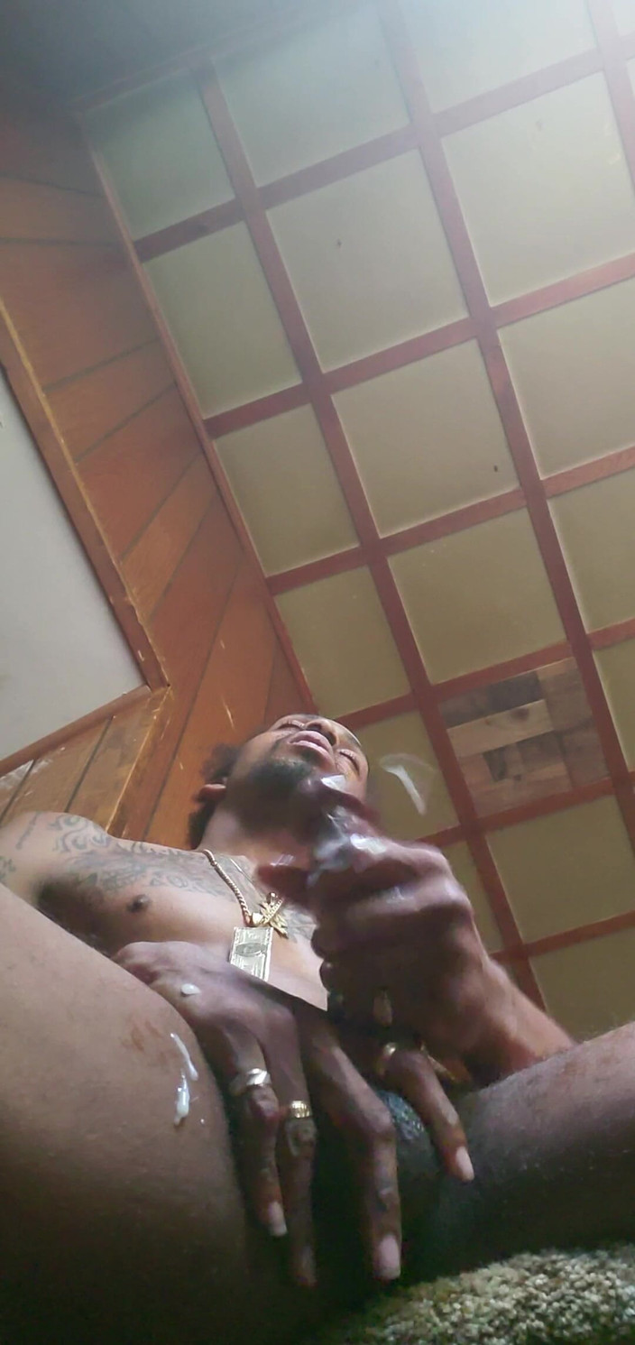 Lucki Styck: besar pria kulit hitam dicrot sperma banyak banget