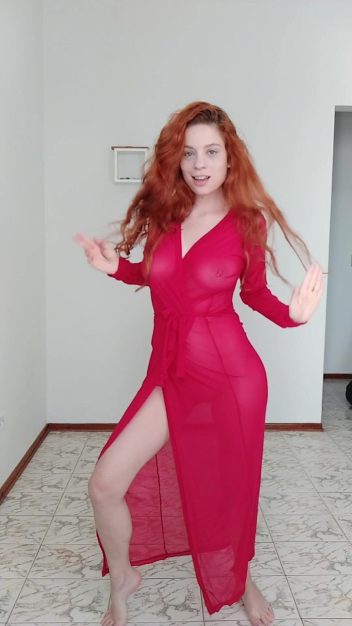 Auroraw: Se déshabiller pour égayer sa journée !