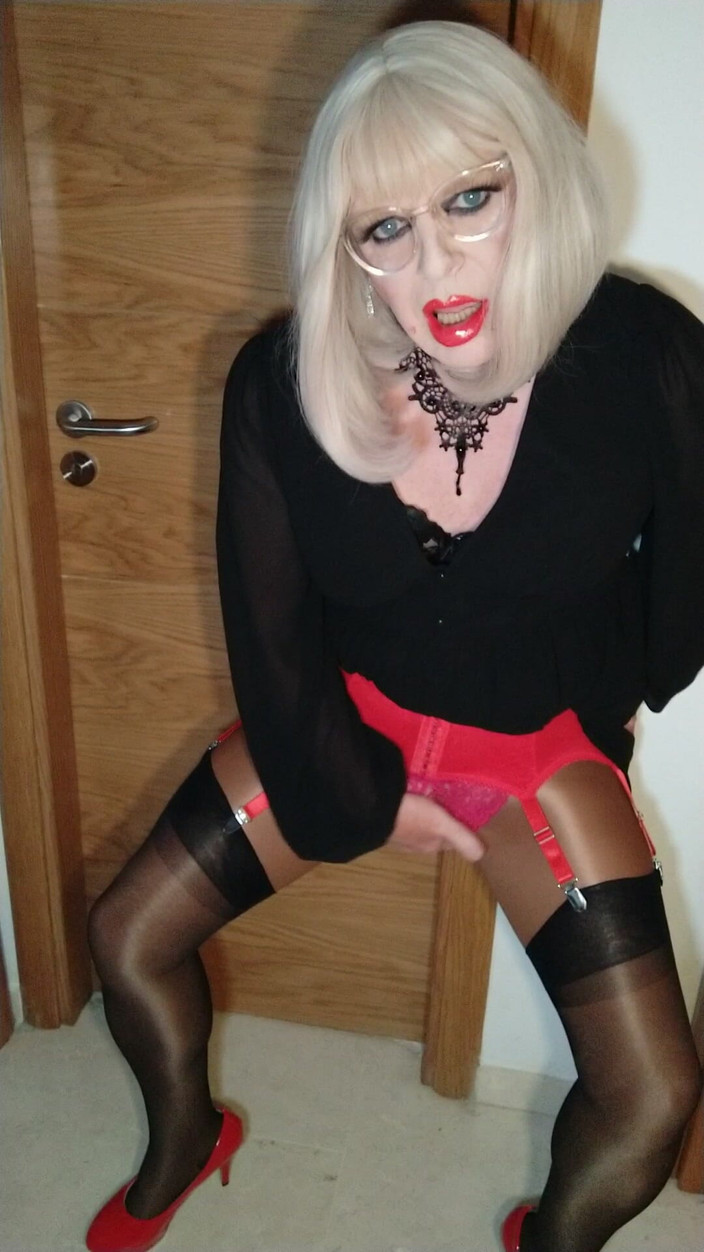 Emma Browne: キンキーランジェリーのクロスドレッサー