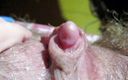 Cute Blonde 666: Orgasm cu masturbare și frecare cu un clitoris păros umed