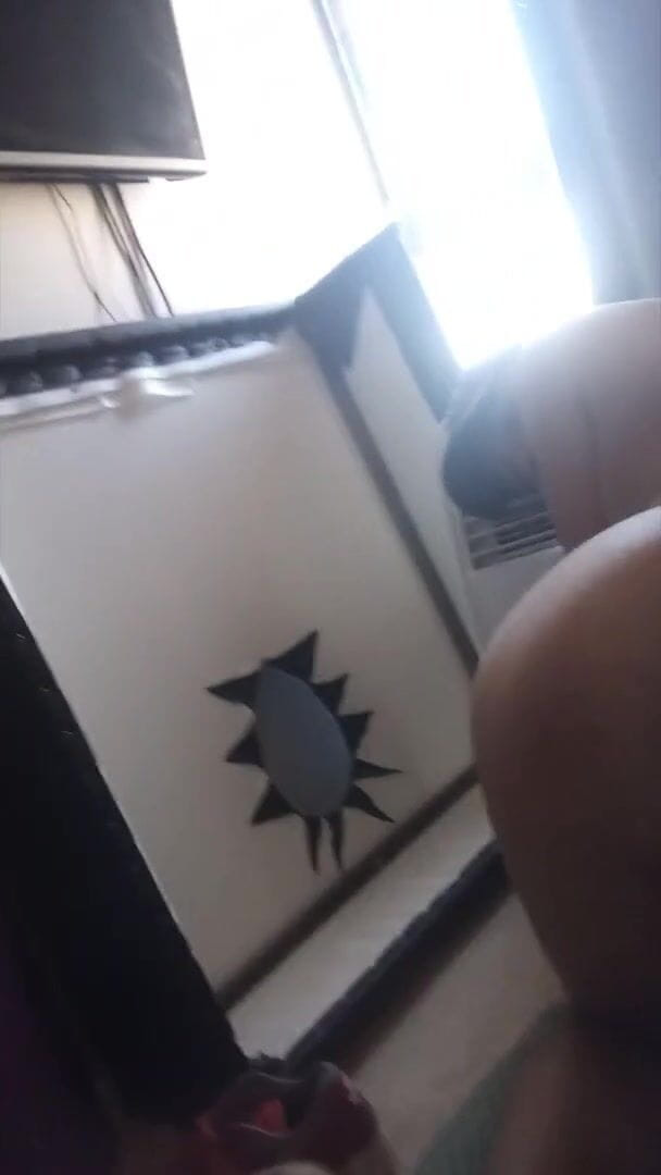 Nikki Montero: Nikki Montero leckt den arsch von femboy, zum ersten mal...