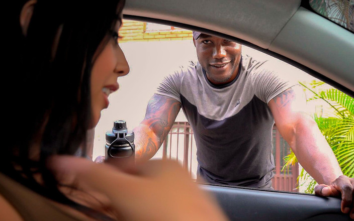 XanderBlackx: Prsatá Brunetka Skončí S Cizím Mužem Ve Svém Pokoji Poté,...